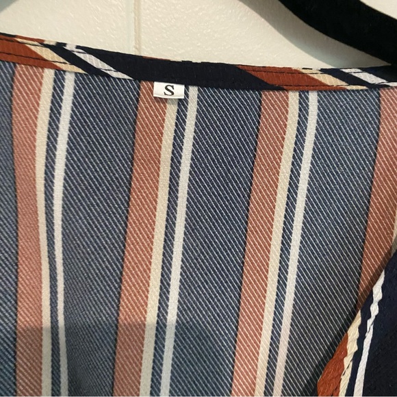 3 for $10: Long Sleeve V Neck Crop Top - Picture 2 of 3